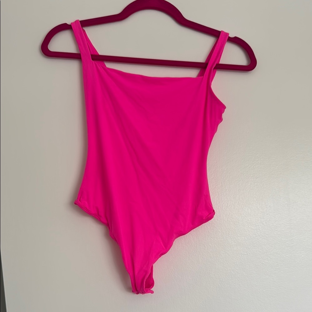 SKIMS SQUARE NECKLINE Bodysuit Worn Once Limited Edition